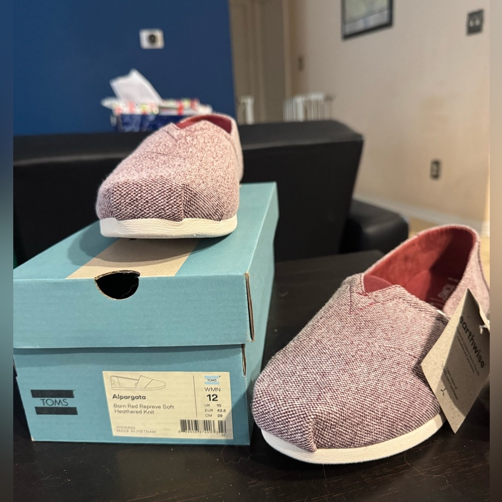 NWT Toms size 12